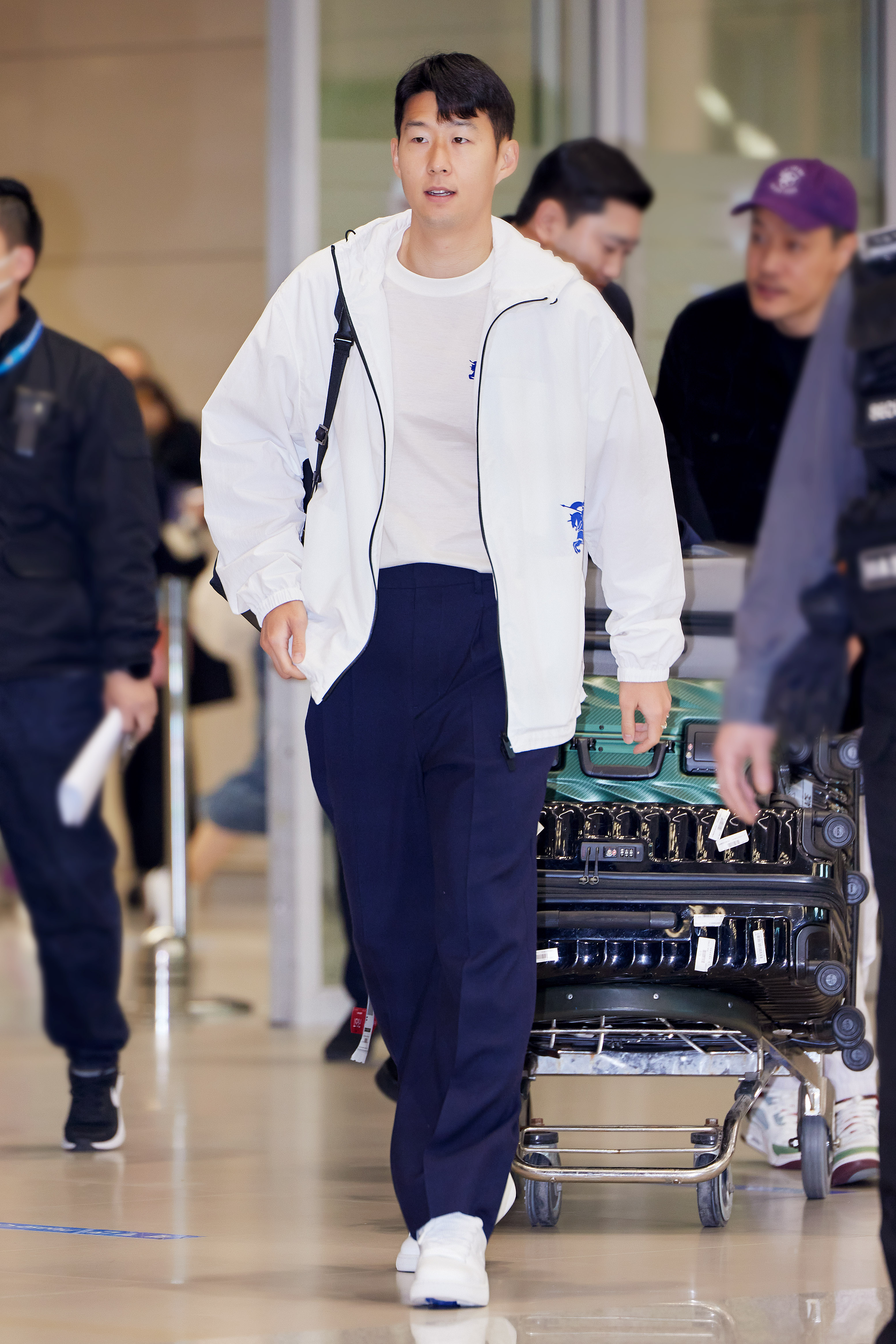 버버리 클래식 컬렉션을 착용한 손흥민